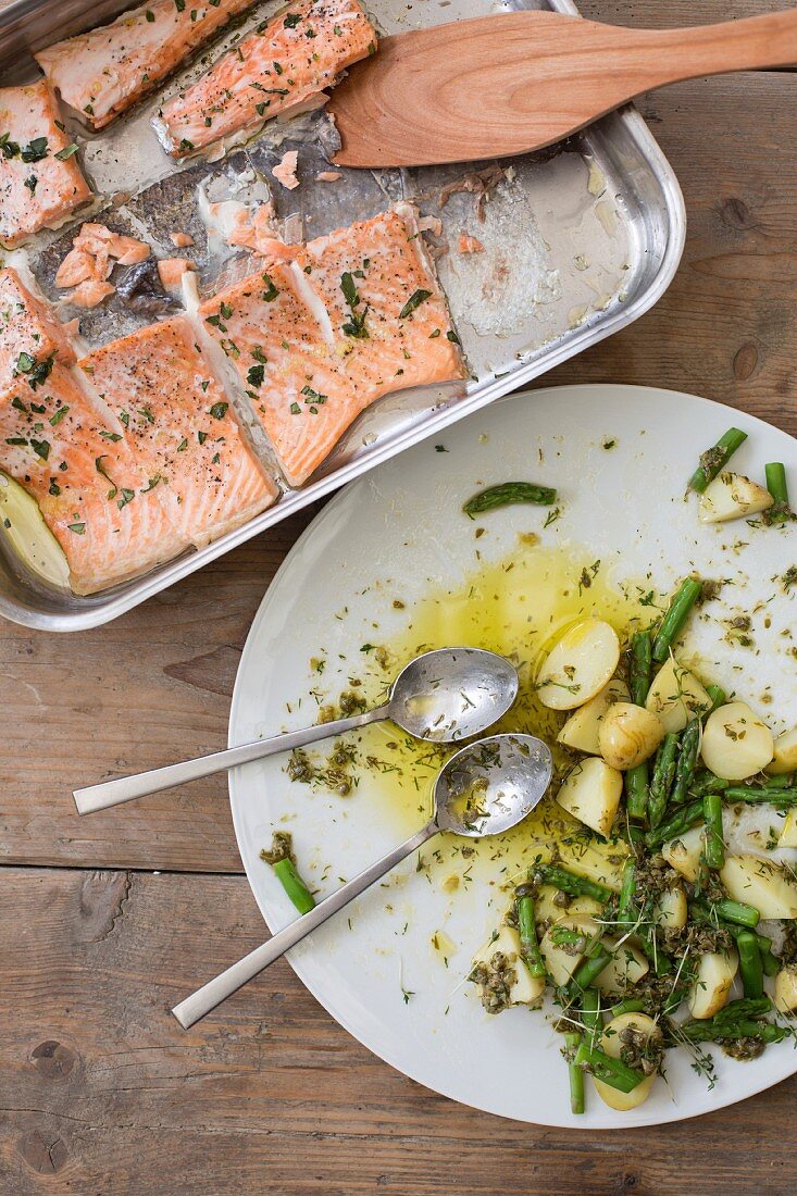 Lachs mit Spargel und Kartoffeln