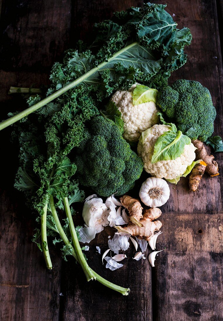 Various types of kale with garlic, turmeric and ginger (ingredients for kale soup)