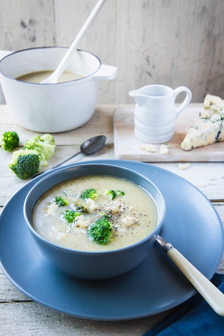 Broccoli soup with blue cheese