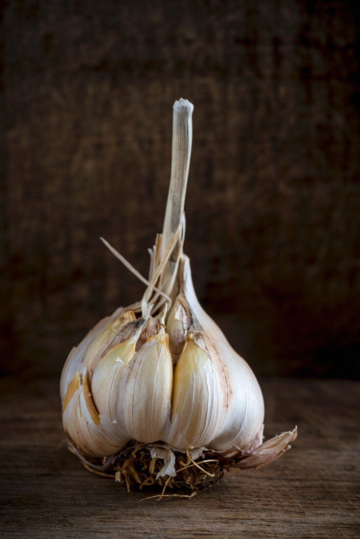 A garlic bulb on a wooden board