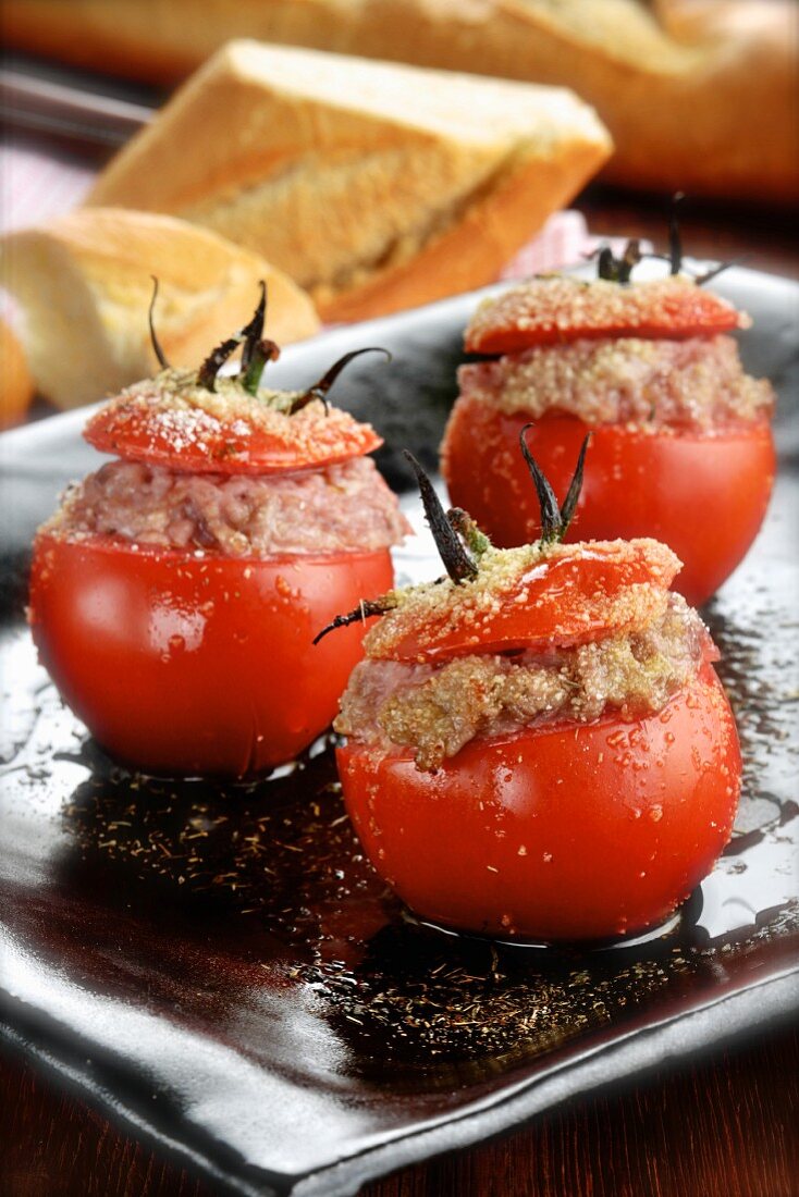 Stuffed tomatoes served with baguette