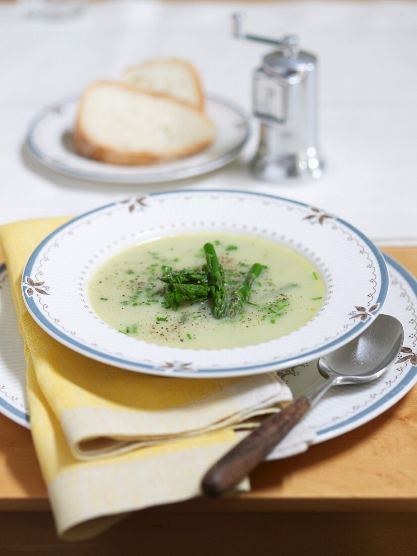 Vichyssoise mit grünem Spargel