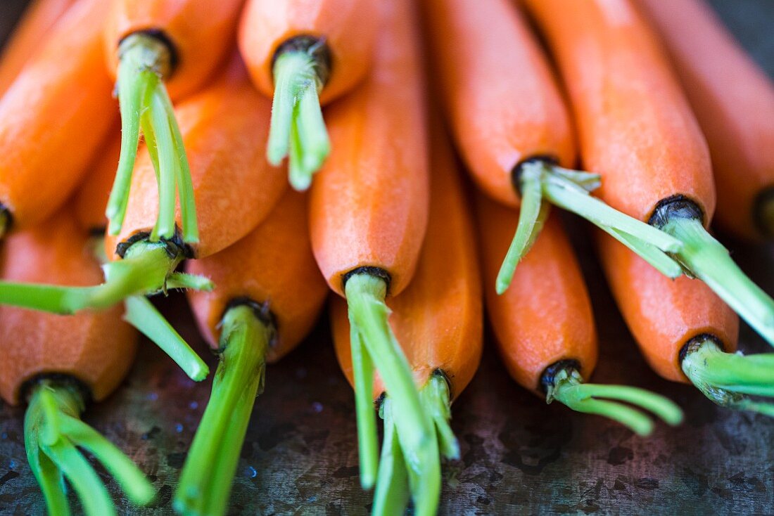 A stack of peeled carrots