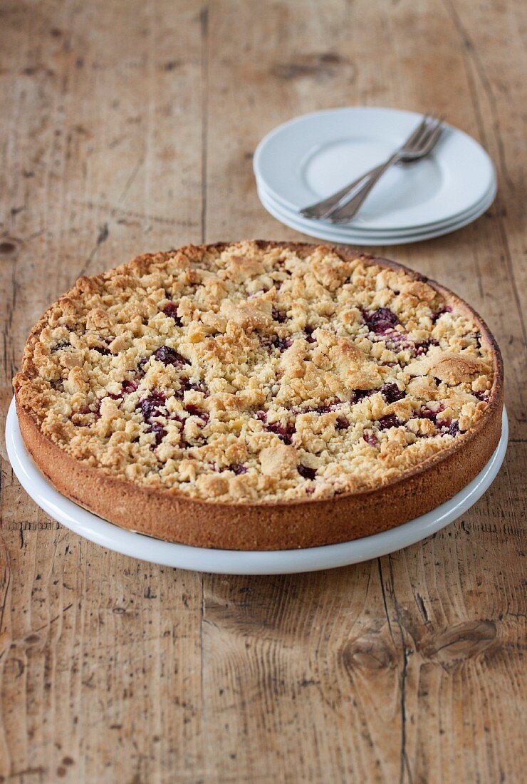 Cherry crumble cake