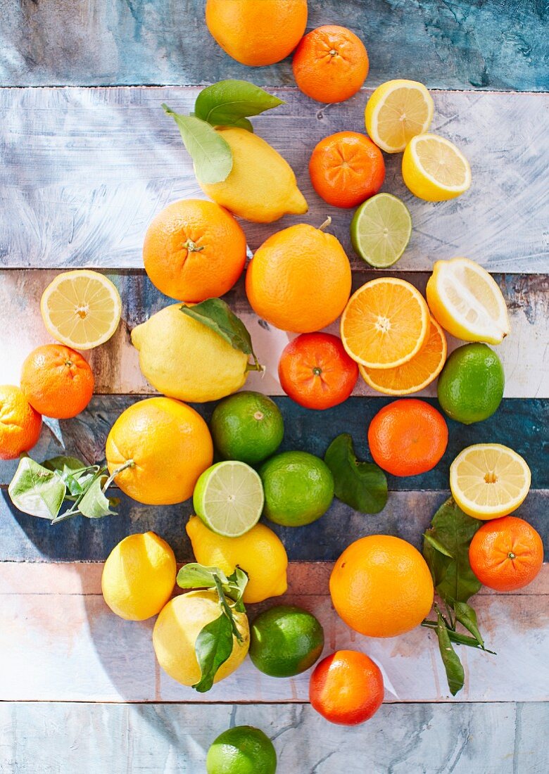 Citrus fruits, whole and sliced