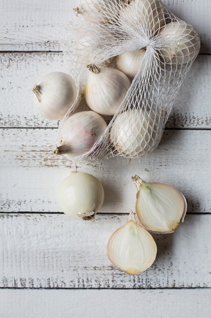 White onions on a white wooden table