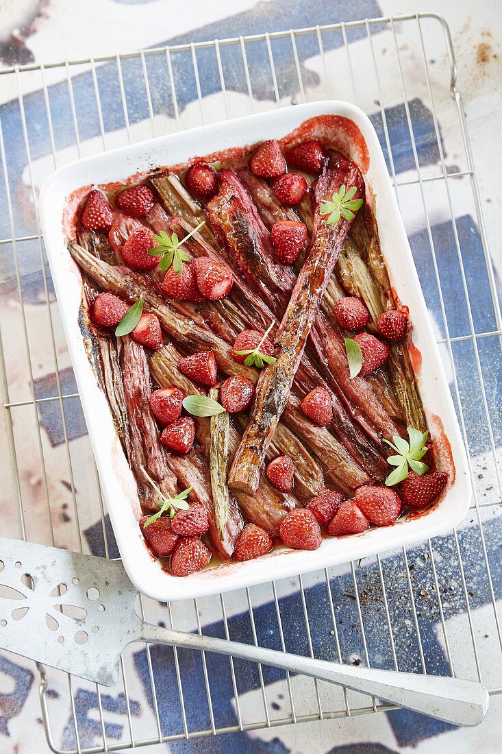 Grilled rhubarb with strawberries