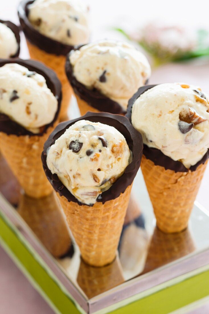 Eiswaffeln mit Butterscotch-Schokoladen-Eis