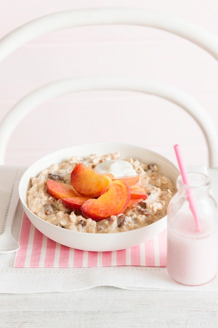 Muesli with peaches and honey