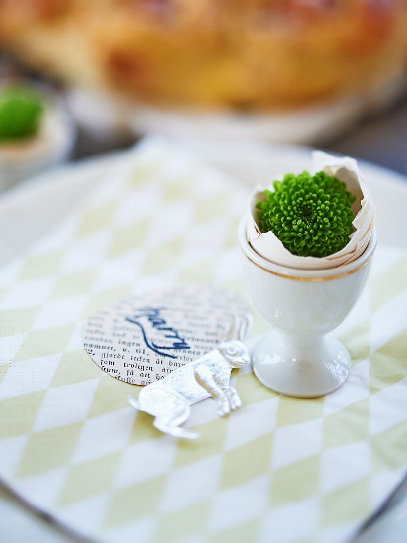 An Easter table decoration with a name tag
