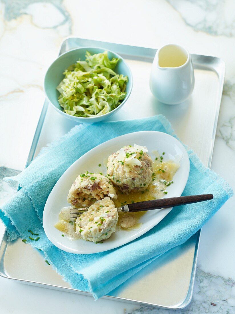 Bread dumplings with chicory