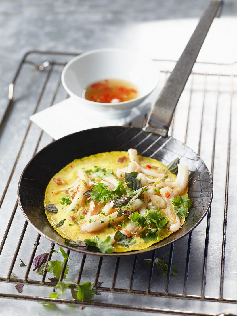 Vietnamesische Reispfannkuchen mit suss-saurer Fischsauce