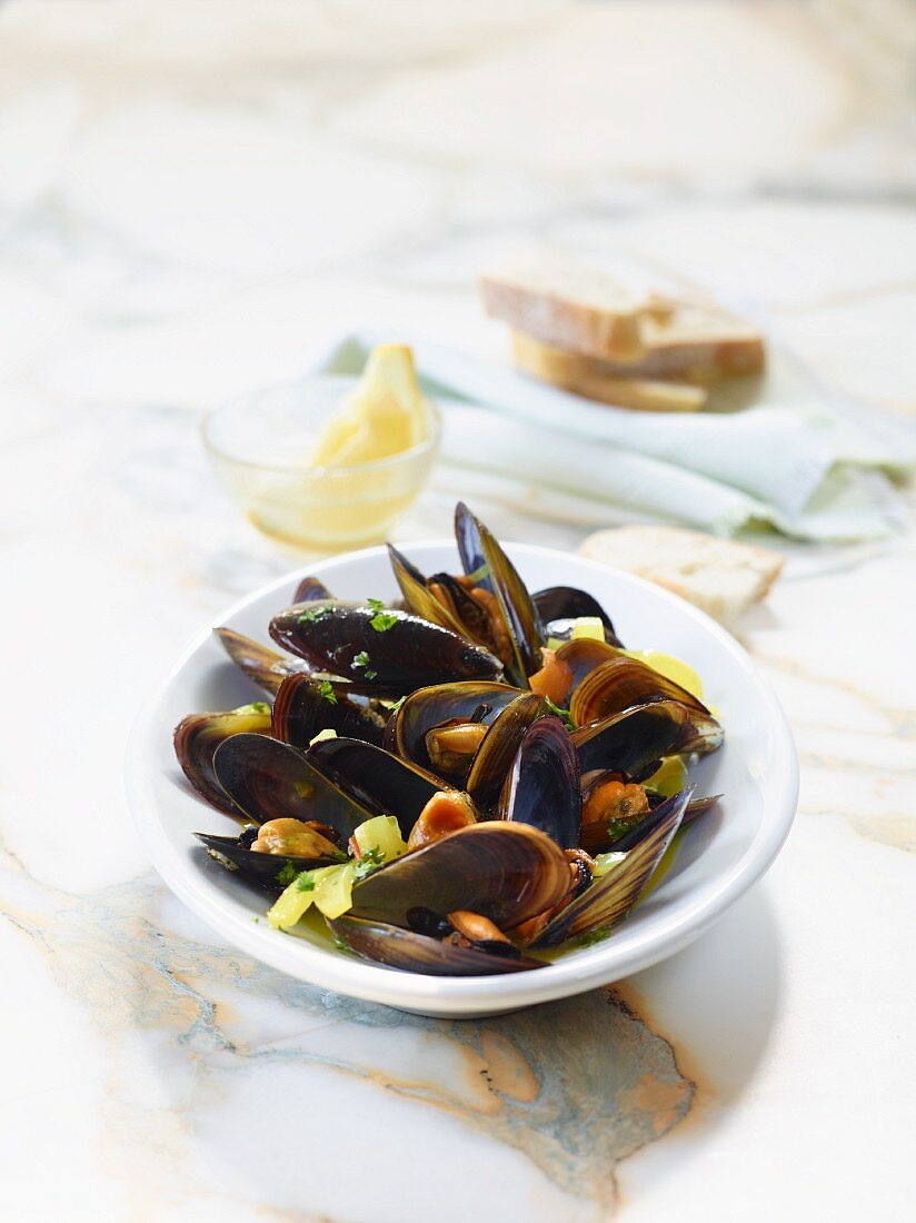 Clams with fennel and saffron