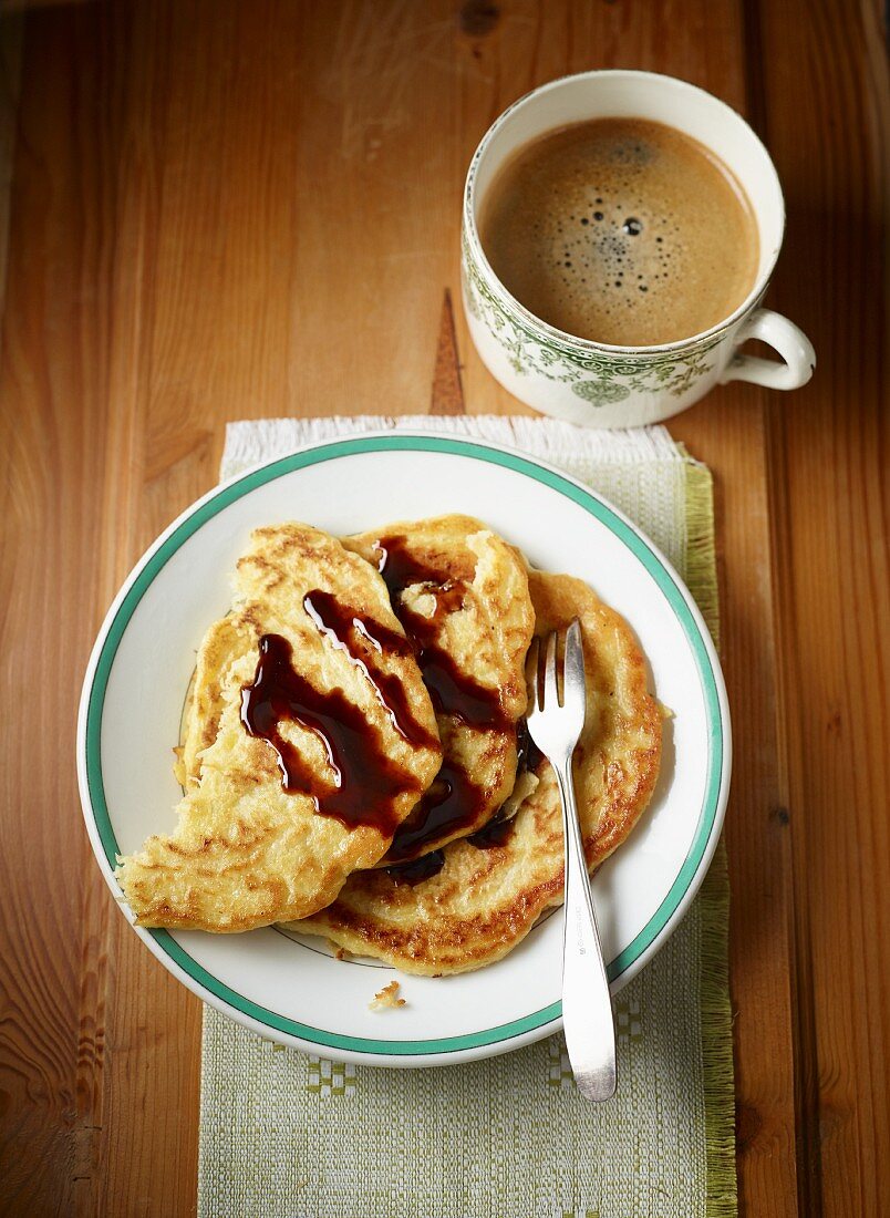 Ravensberger Lappenpickert (Kartoffelpfannkuchen) mit Rübenkraut