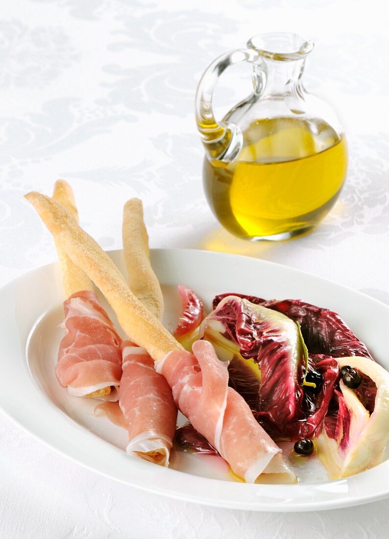 Breadsticks with San Daniele ham and a radicchio salad