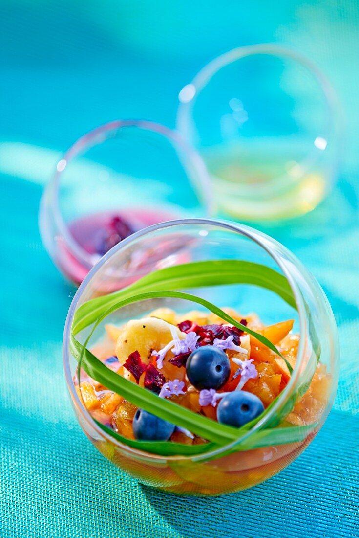 Fruchtsalat in der Glaskugel