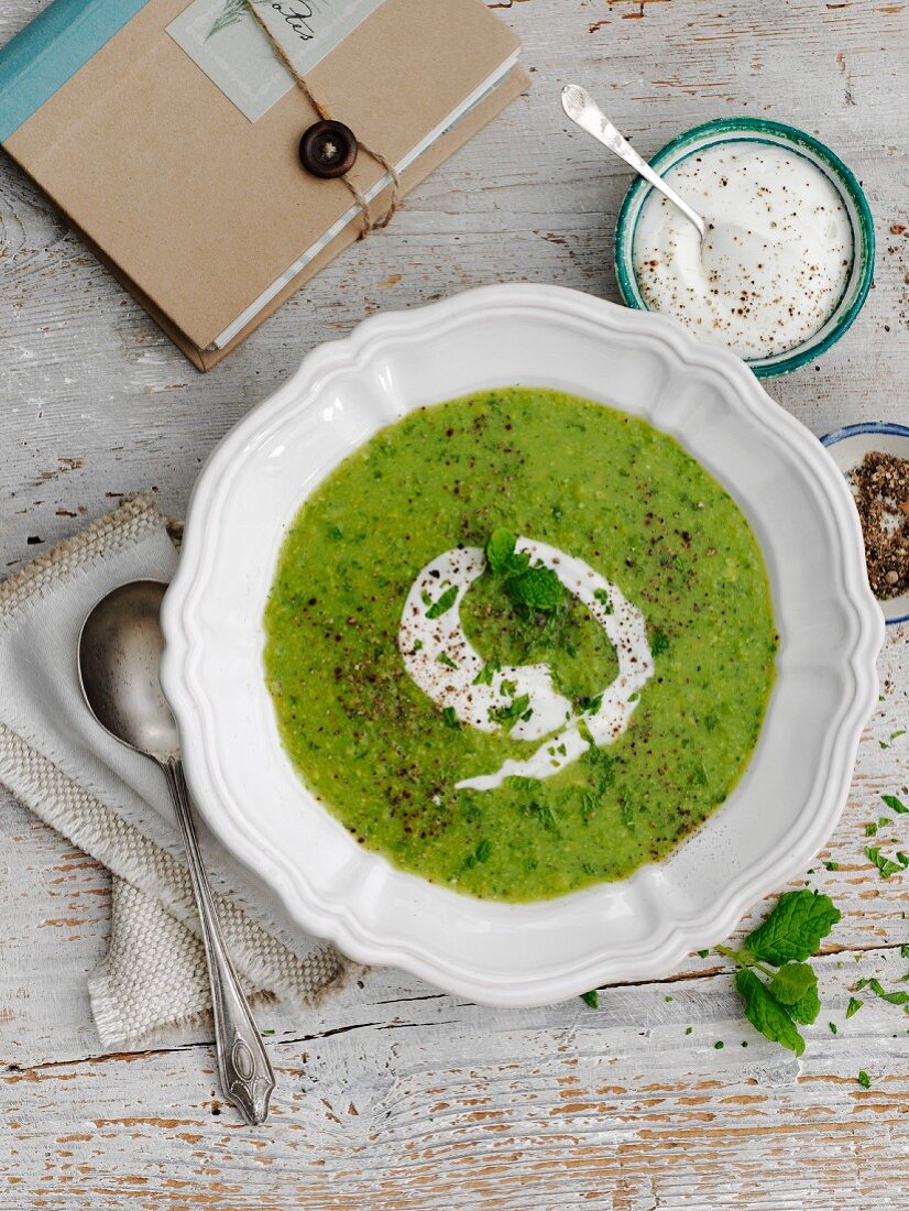 Green pea soup with mint
