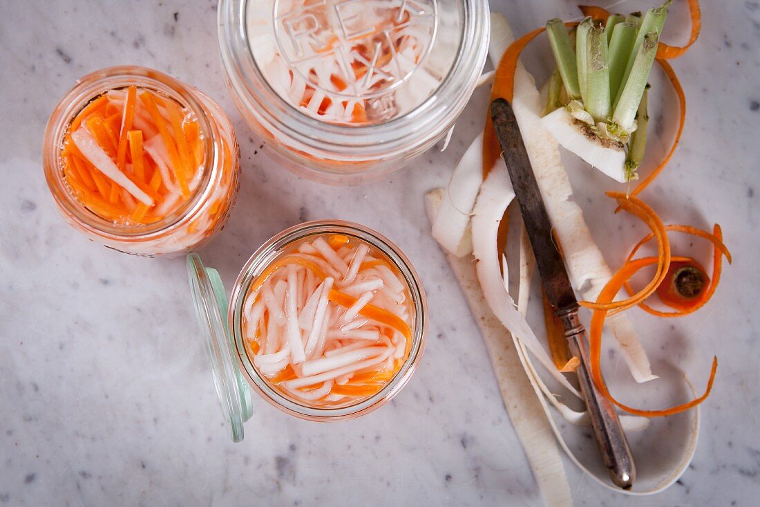 Sweet-and-sour preserved radishes and carrots