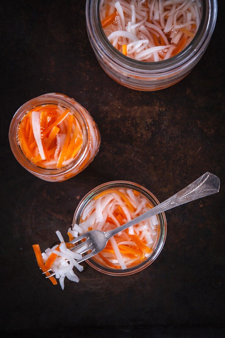 Sweet and sour preserved radishes and carrots (seen from above)