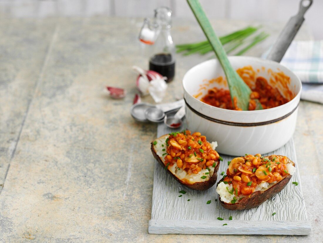 Jacket potatoes with baked beans and mushrooms