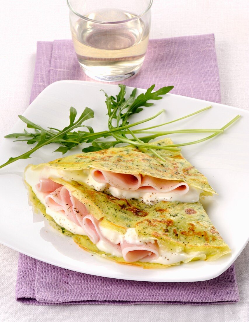 Crespella con rucola, prosciutto e crescenza (Rucola-Pfannkuchen mit Schinken & Käse, Italien)