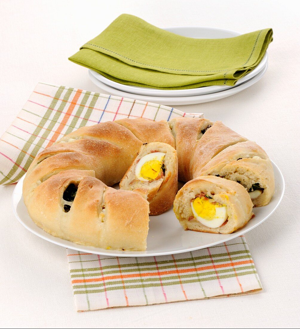 Ciambella ripiena (wreath bread with an egg and spinach filling, Italy)