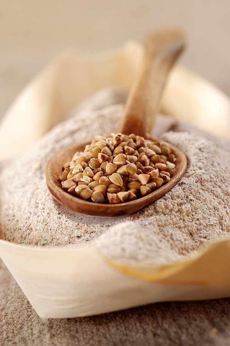 Buckwheat grains and buckwheat flour