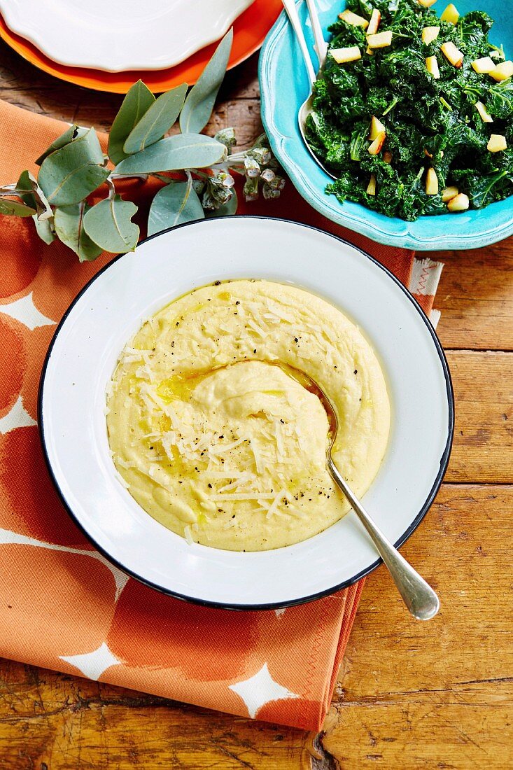 Grünkohl mit Quitten und cremige Polenta mit Parmesan