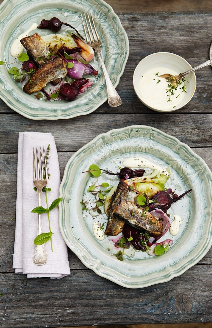 Fried herring with beetroot, onion and sour cream sauce