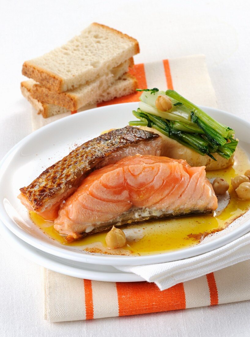 Pepper salmon with chickpeas