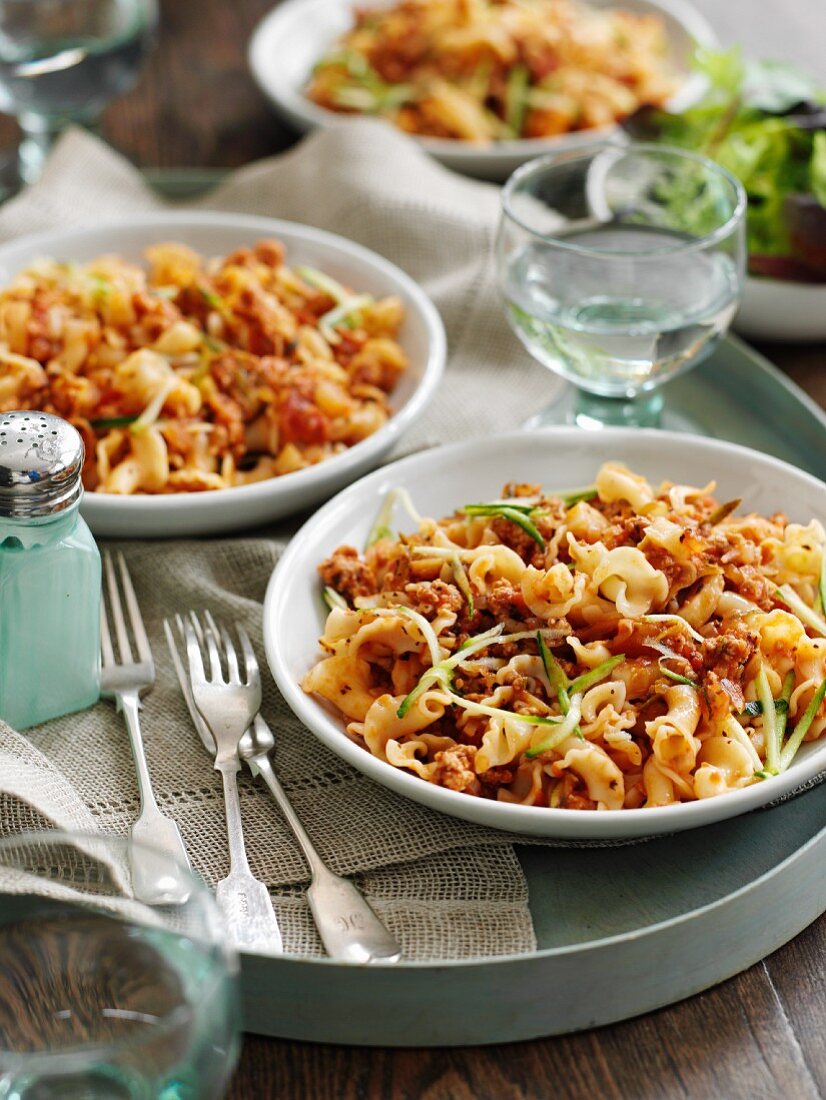 Quick pasta with pork, fennel and tomatoes