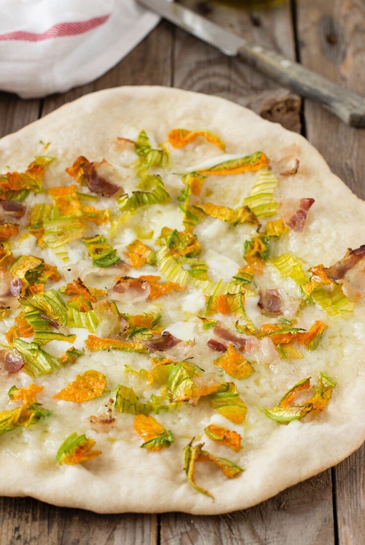 Pizza with summer vegetables and bacon