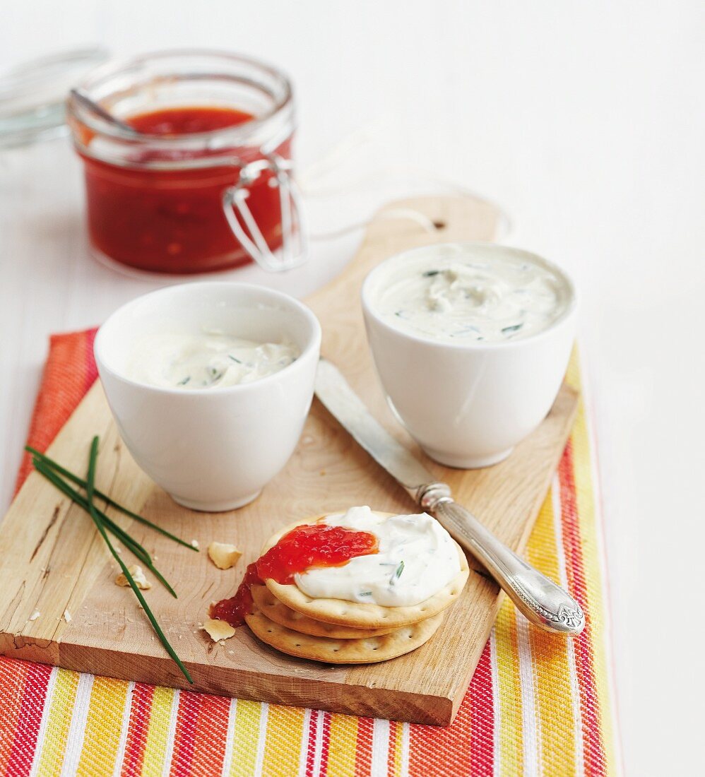 Cheese dips with chives and chilli chutney