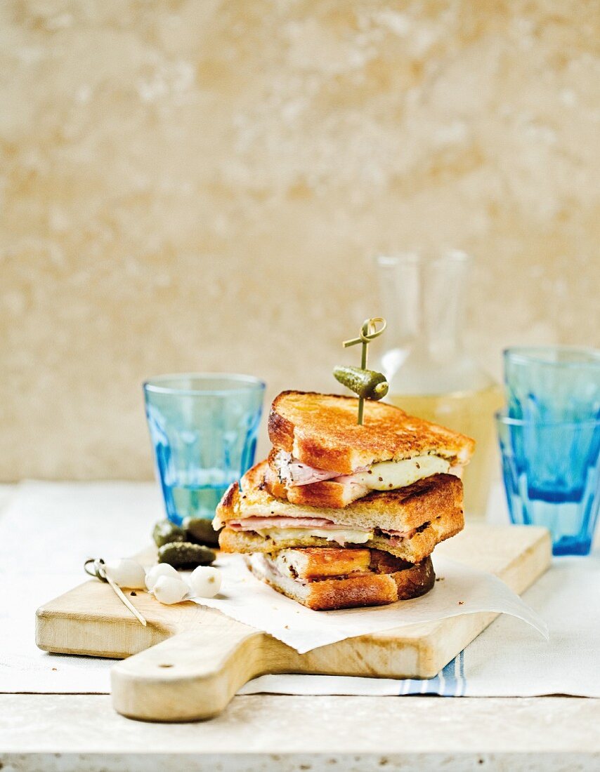 Croque Monsieur mit Schinken und Mozzarella