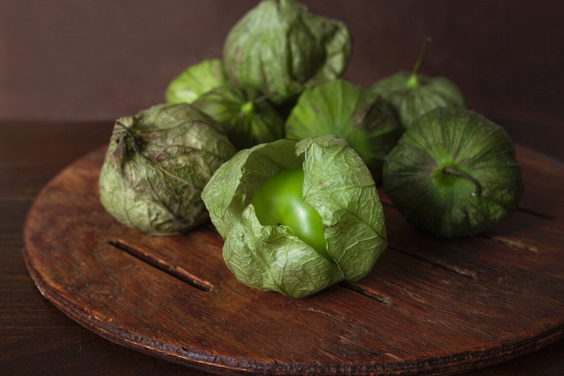 Fresh tomatillos on a wooden plate