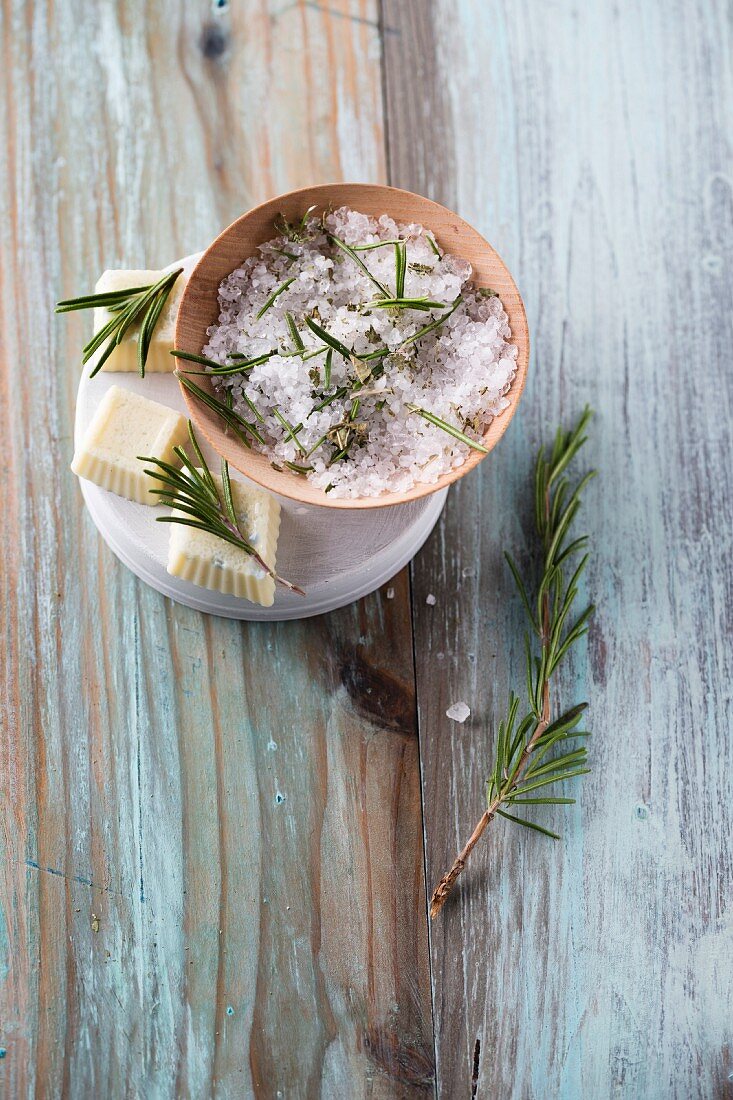 Bathing salts and bath pralines with herbs in a bowl