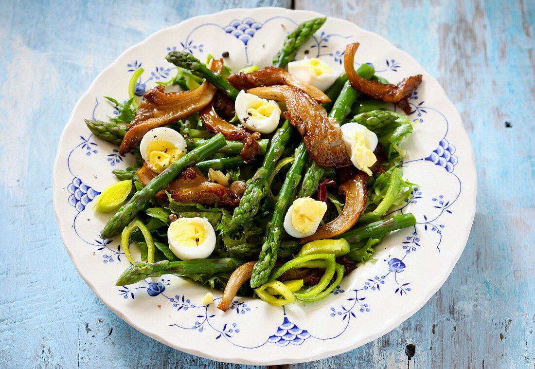 Green asparagus with fried oyster mushrooms and quail's eggs