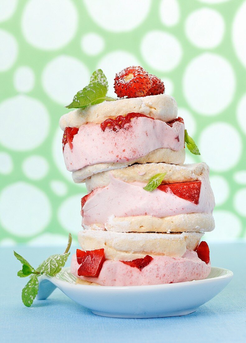 Ice cream sandwiches with meringue and strawberry ice cream