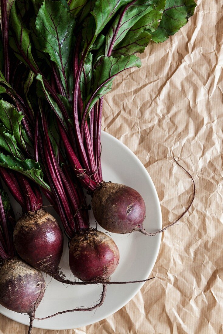 A plate of fresh beetroot (seen from above)