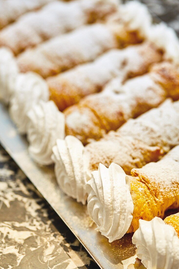 Wiener Kaffeehäuser, Kaffeehaus Café Jelinek, Schaumrollen, Wien