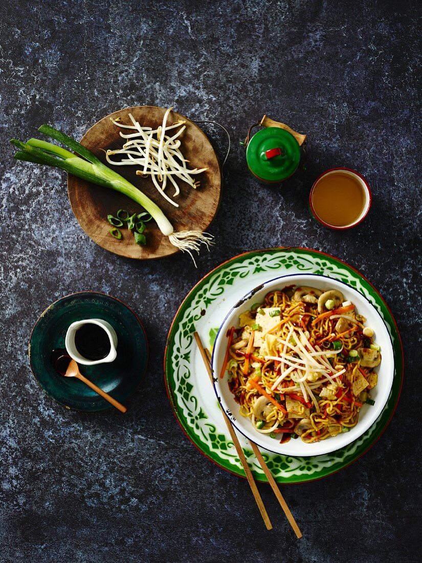 Mee goreng with vegetables, bean sprouts and mushrooms (Indonesia)