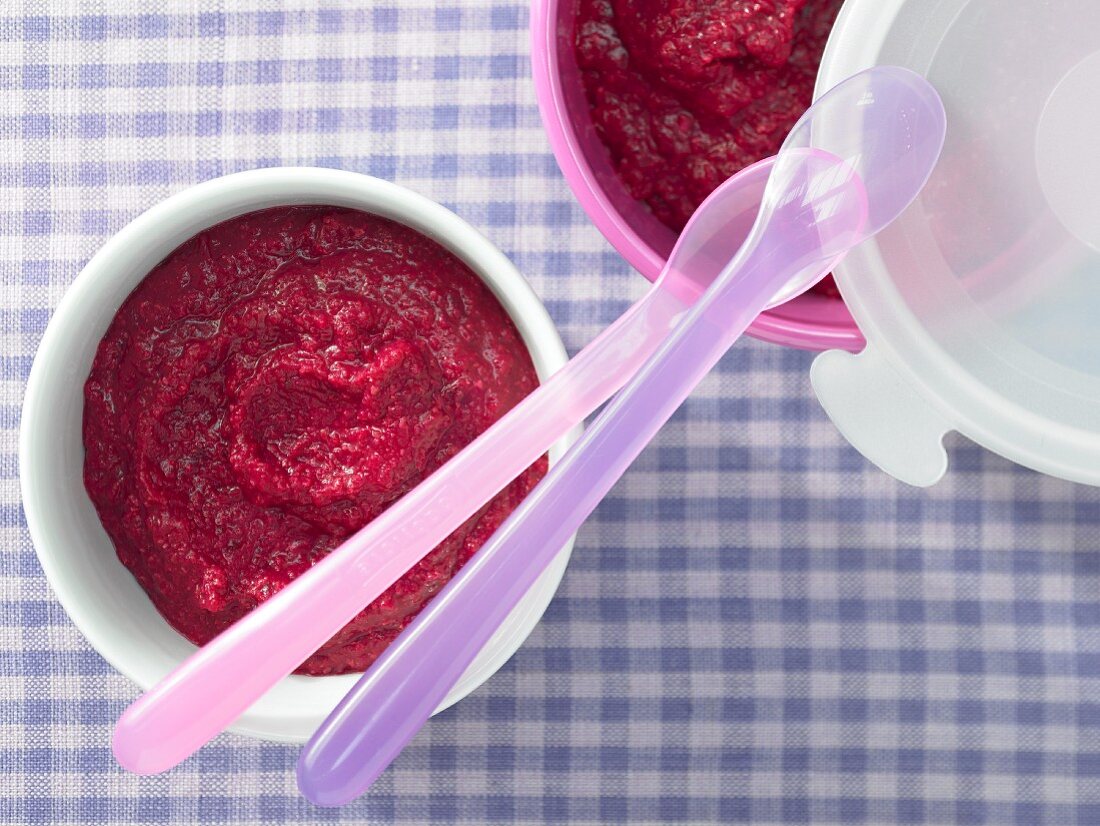 Mashed potatoes and beetroot