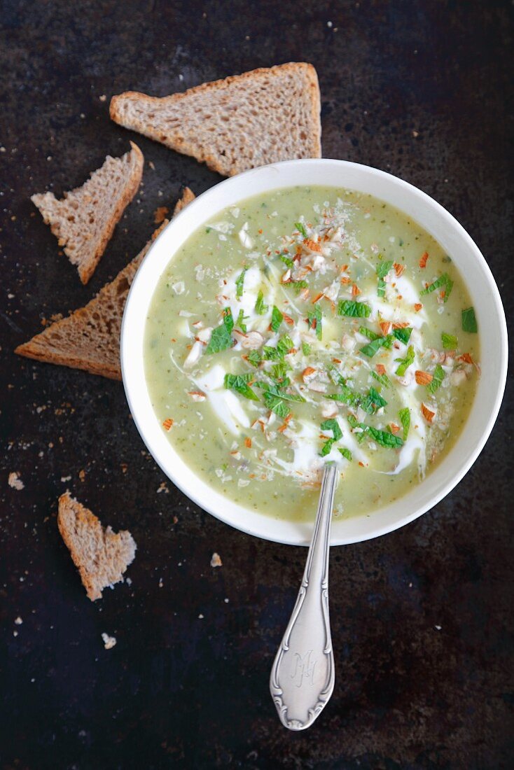 Cream of courgette soup with mint and almonds