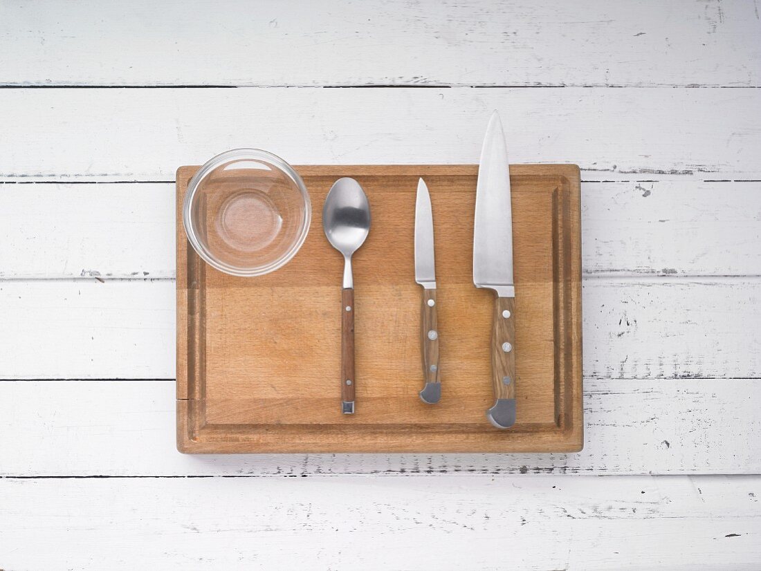 Kitchen utensils for making open sandwiches
