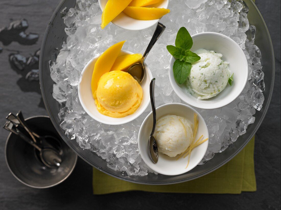 Mango-, Minz- und Zitroneneis