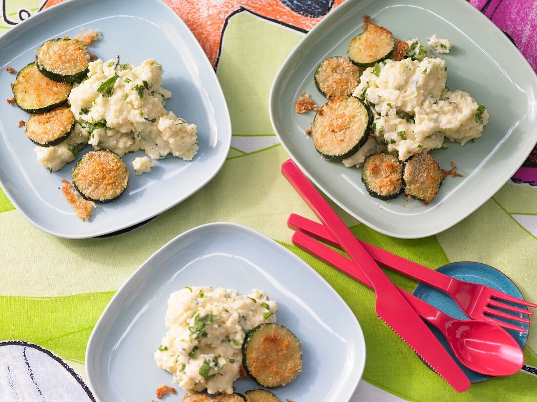 Kräuterpolenta mit gratinierten Zucchinischeiben