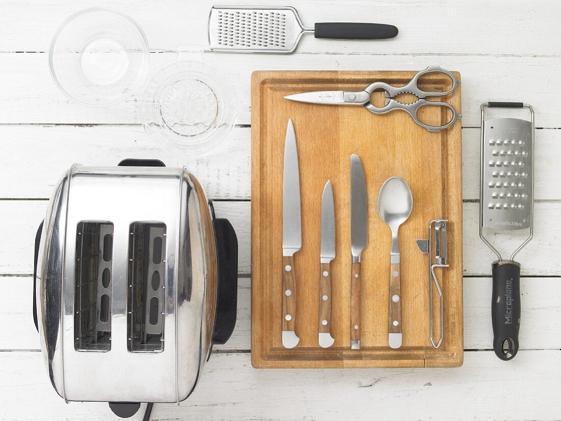 Kitchen utensils for making toast
