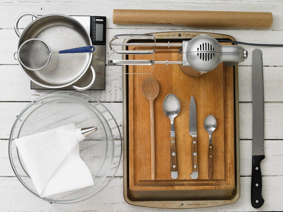 Kitchen utensils for making profiteroles