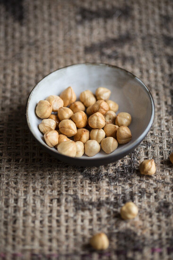 A bowl of hazelnuts