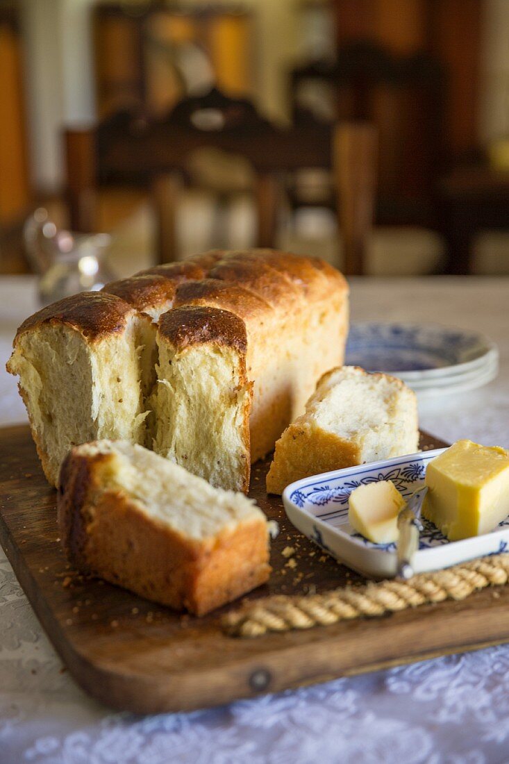 Mossbolletjie (South African yeast bread)